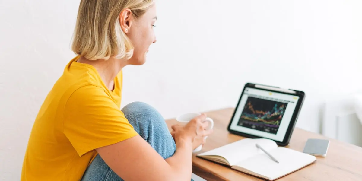 A data analyst in side profile, looking at secondary data on a laptop screen