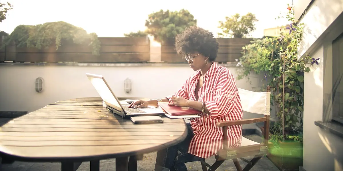 Woman takes social media courses online from an outdoor area