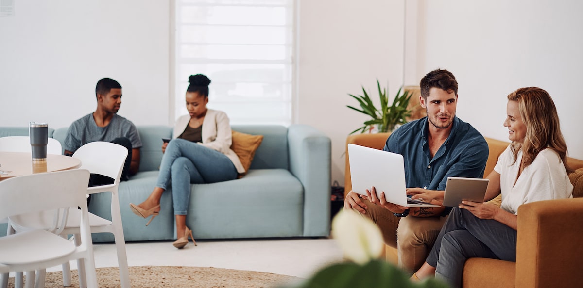 Man earning a software engineer salary in Germany has an informal meeting on a sofa.