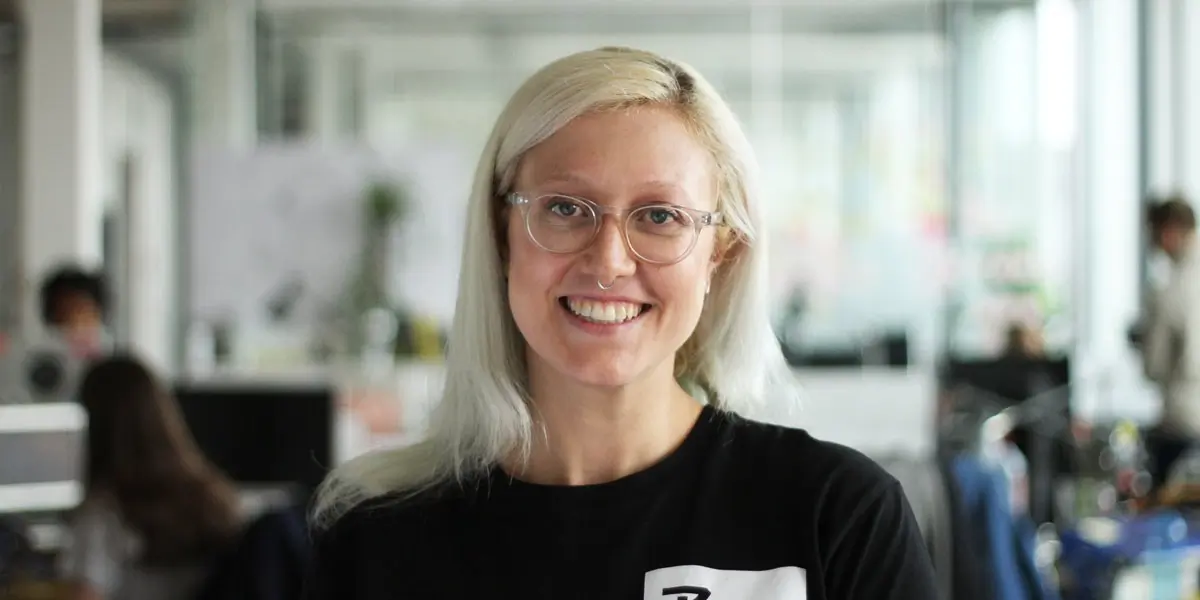 A CareerFoundry employee smiling at the camera