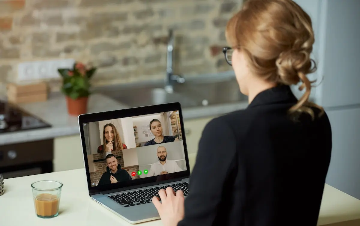 A product manager discussing agile vs waterfall techniques with her remote team.