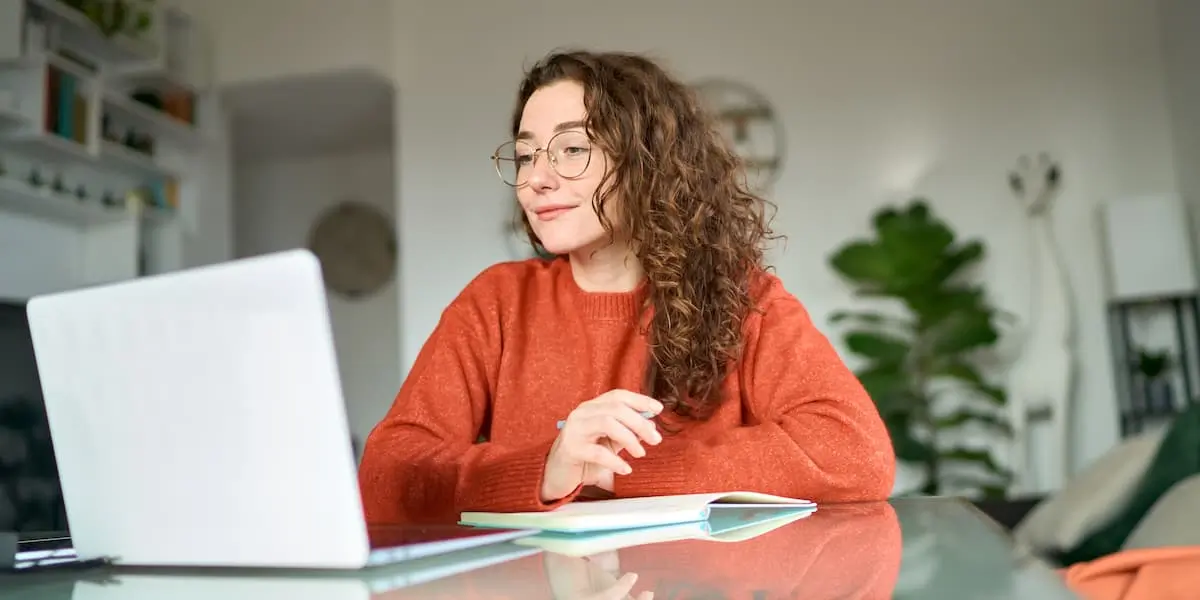 A career changer takes a career quiz at a laptop at her desk