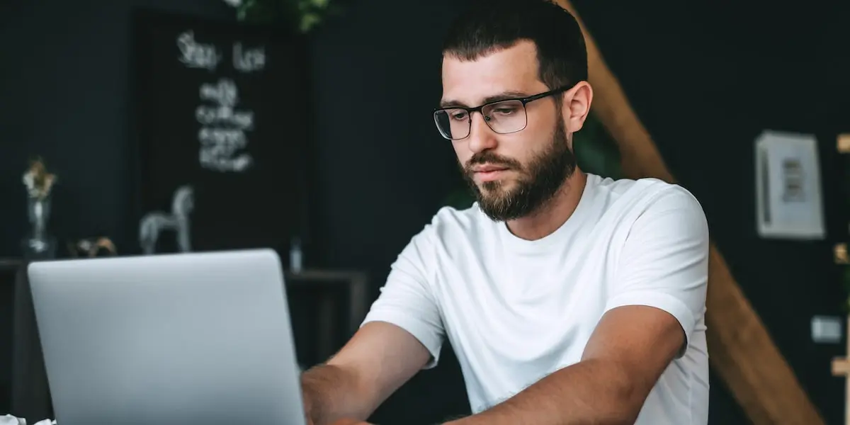 A data analyst learning what is PostgreSQL on his laptop.